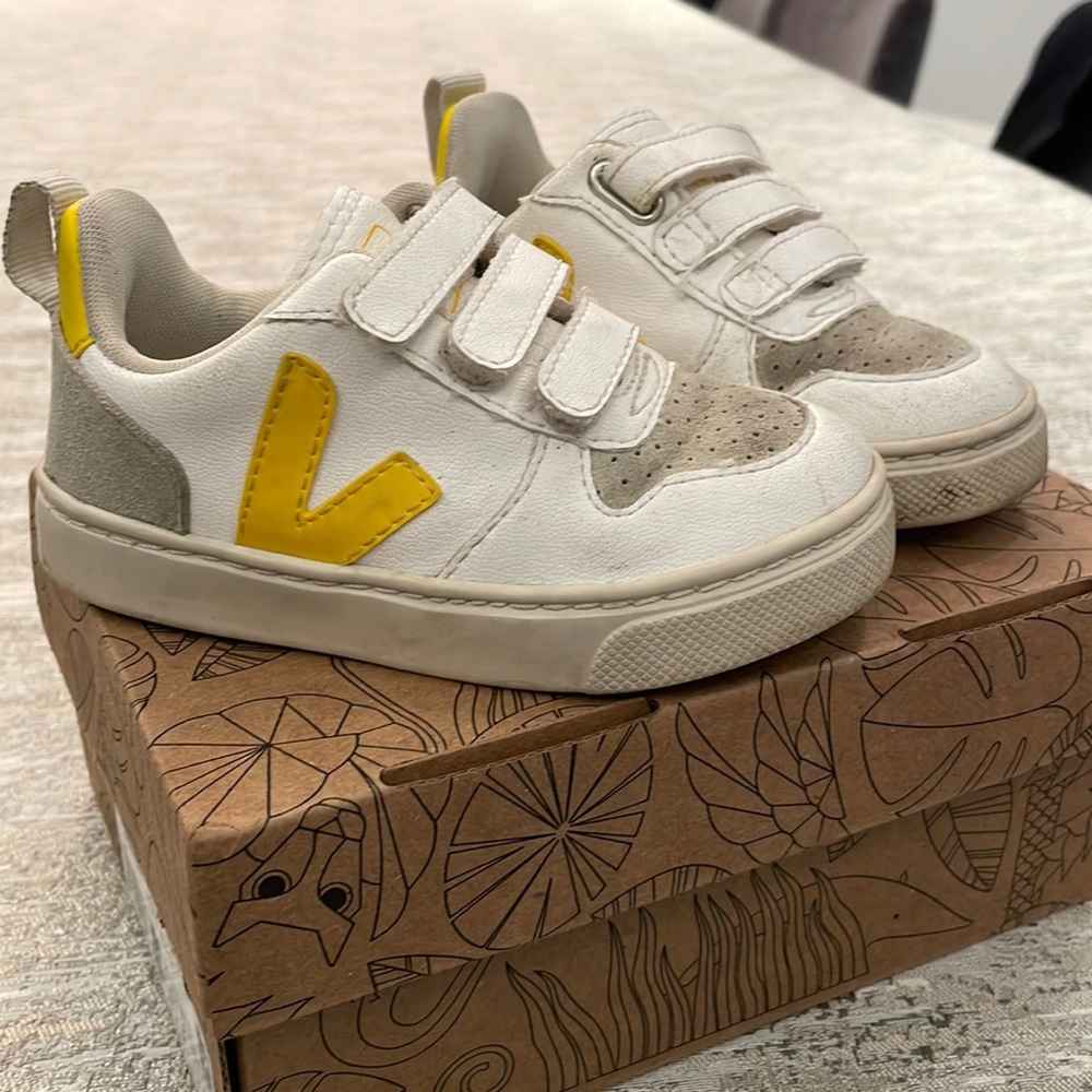 Veja boys sneakers size 24